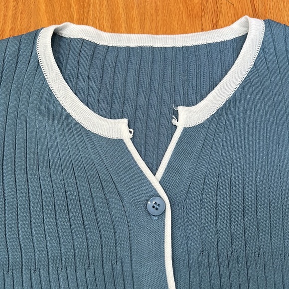 Women’s Tops Small Blue Long Sleeves sweater Knit new - Picture 3 of 6